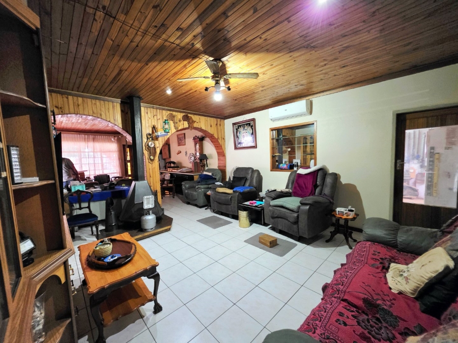 6 Bedroom Property for Sale in Brandwag Free State